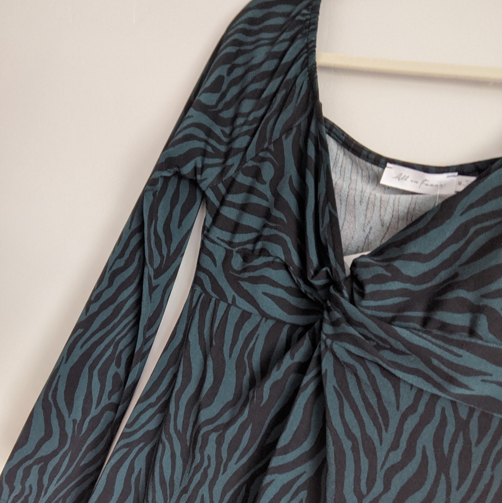 🆕🌿ZEBRA PRINT BODYCON DRESS🌿 - Picture 9 of 10